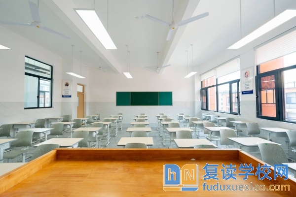 长沙市珺琟高级中学收费标准