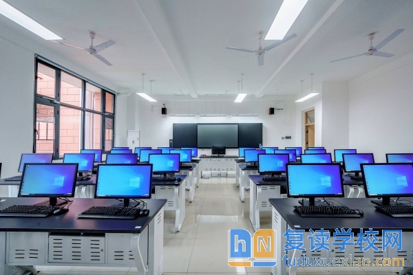 长沙市珺琟高级中学收费标准