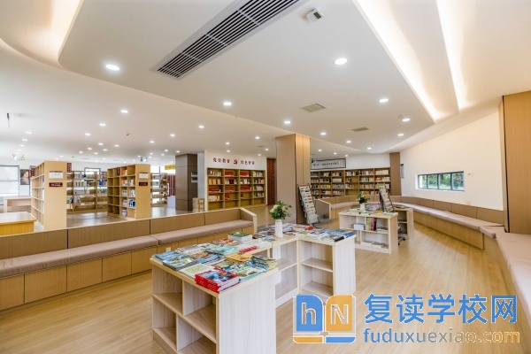 浏阳市新翰高级中学收费标准