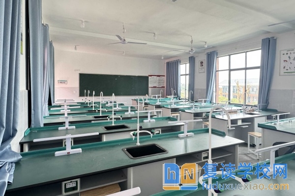 长沙弘文高级中学收费标准
