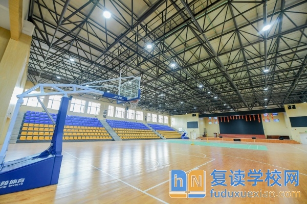浏阳市新翰高级中学收费标准