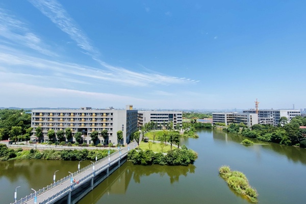 长沙明达中学复读学费多少