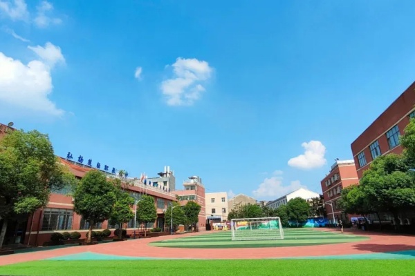 2025年长沙市英蓝职业学校单招复读招生简章